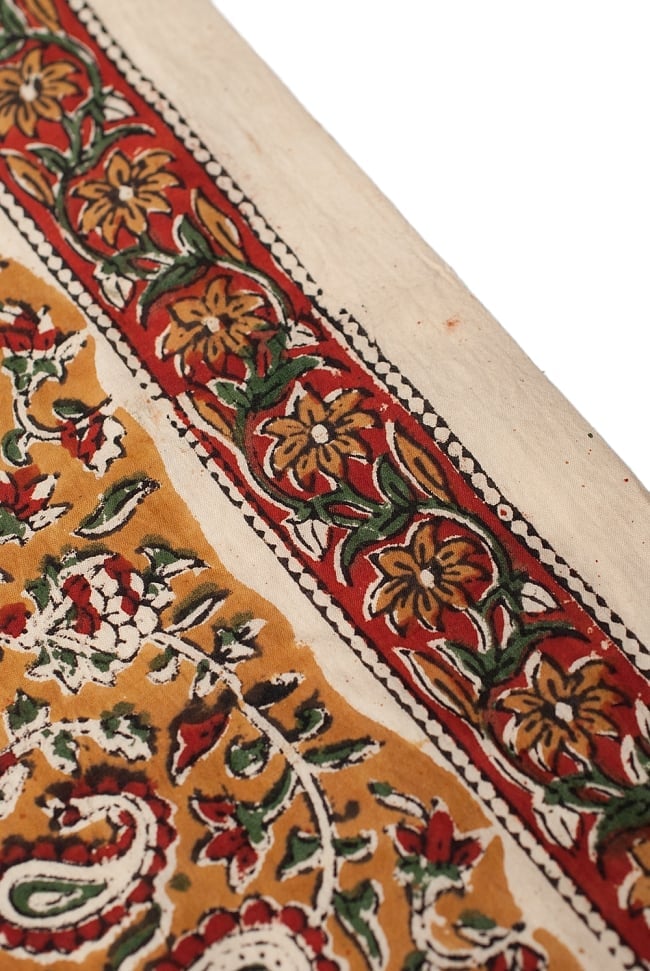 〔1m単位切り売り〕南インドの花柄コットン布〔幅約113cm〕 2 - 生地を近くからみてみました。