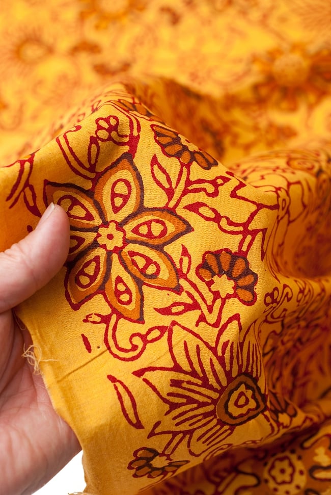 〔1m切り売り〕南インドの花柄コットン布〔幅約109cm〕 5 - さまざまな手芸へ。想像が広がる布です。
