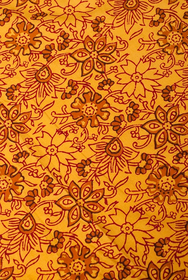 〔1m切り売り〕南インドの花柄コットン布〔幅約109cm〕の写真1枚目です。インドらしい味わいのある布地です。切り売り,量り売り布,アジア布 量り売り,手芸,裁縫,生地,アジアン,ファブリック