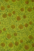 〔1m切り売り〕南インドの花柄コットン布〔幅約115cm〕の商品写真