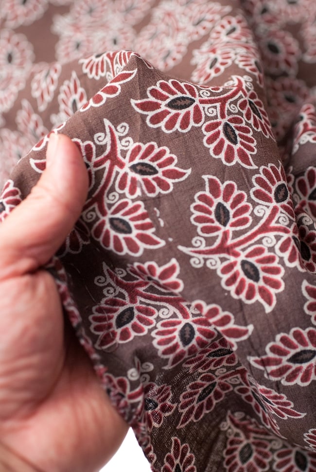 〔1m切り売り〕インドのウッドブロック風プリント布 〔幅約117cm〕 5 - さまざまな手芸へ。想像が広がる布です。