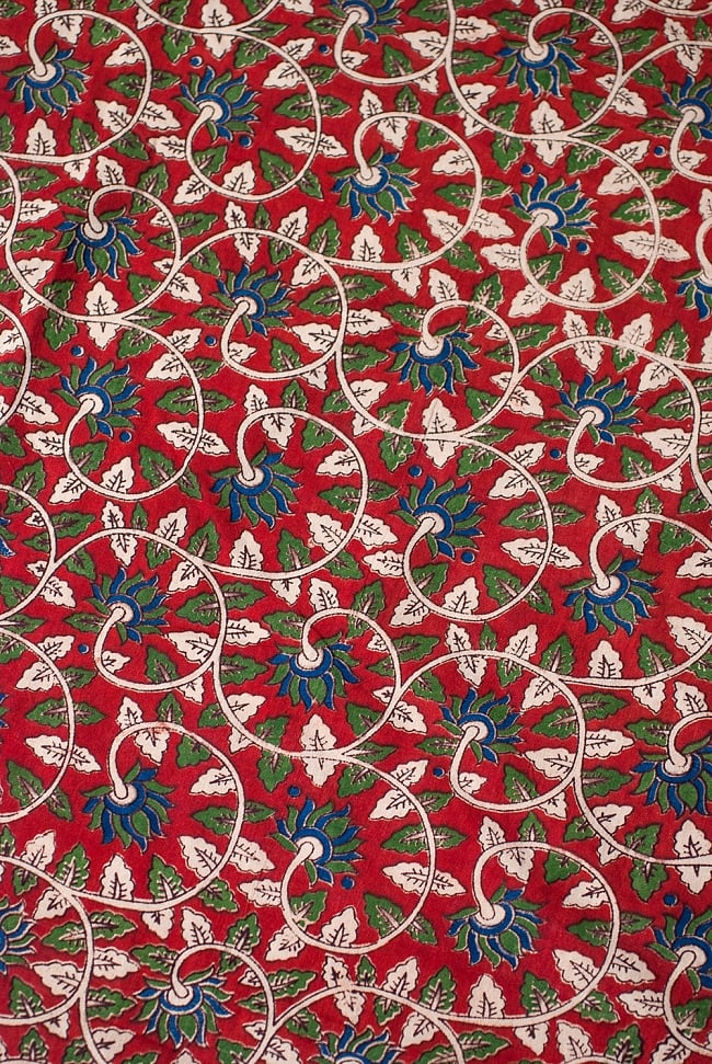 〔1m切り売り〕南インドの花柄コットン布〔幅約116cm〕の写真1枚目です。インドらしい味わいのある布地です。切り売り,量り売り布,アジア布 量り売り,手芸,裁縫,生地,アジアン,ファブリック