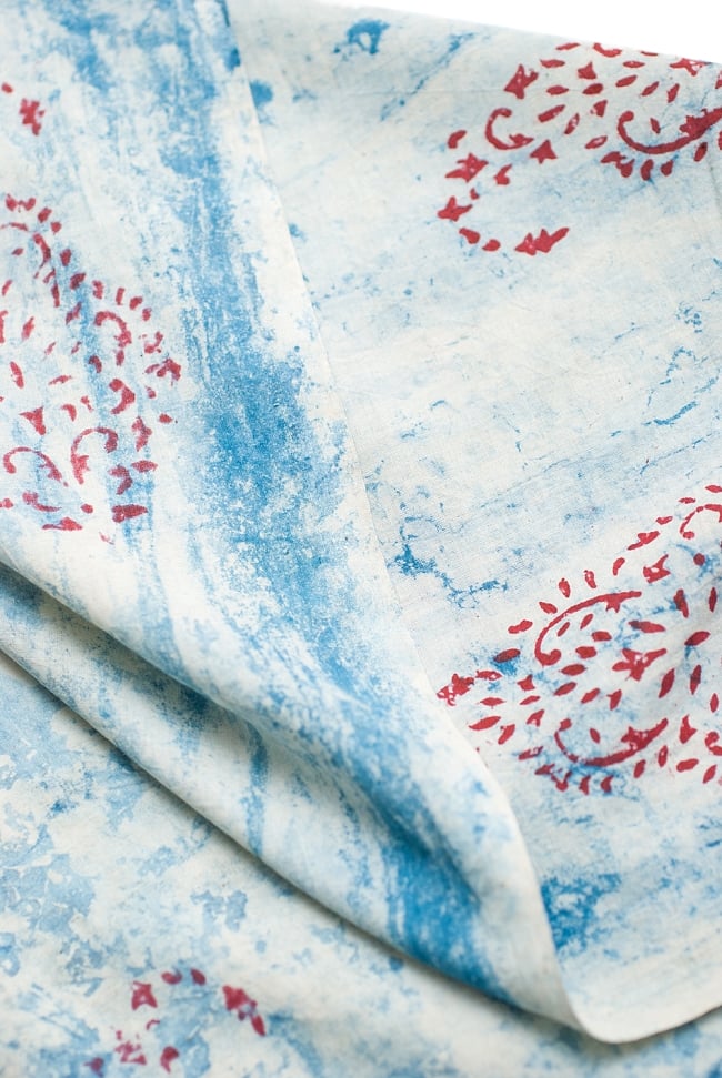 〔1m切り売り〕インドのバティック風染め布〔幅約117cm〕 3 - 端の部分の処理です。