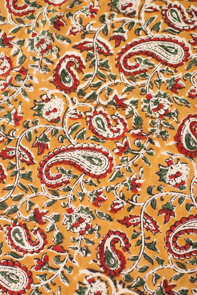 〔1m切り売り〕南インドの花柄コットン布〔幅約112cm〕の写真1枚目です。インドらしい味わいのある布地です。切り売り,量り売り布,アジア布 量り売り,手芸,裁縫,生地,アジアン,ファブリック