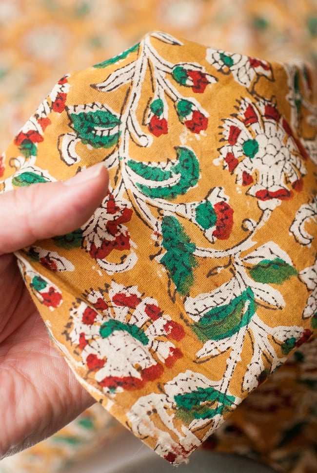 〔1m切り売り〕南インドの花柄コットン布〔幅約113cm〕 5 - さまざまな手芸へ。想像が広がる布です。