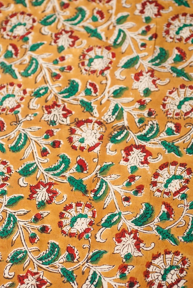 〔1m切り売り〕南インドの花柄コットン布〔幅約113cm〕の写真1枚目です。インドらしい味わいのある布地です。切り売り,量り売り布,アジア布 量り売り,手芸,裁縫,生地,アジアン,ファブリック