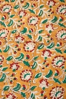 〔1m切り売り〕南インドの花柄コットン布〔幅約113cm〕の商品写真