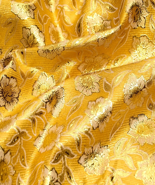 〔1m切り売り〕インドの金糸入り伝統模様布〔113cm〕 - イエロー 2 - 拡大写真です。独特な雰囲気があります。