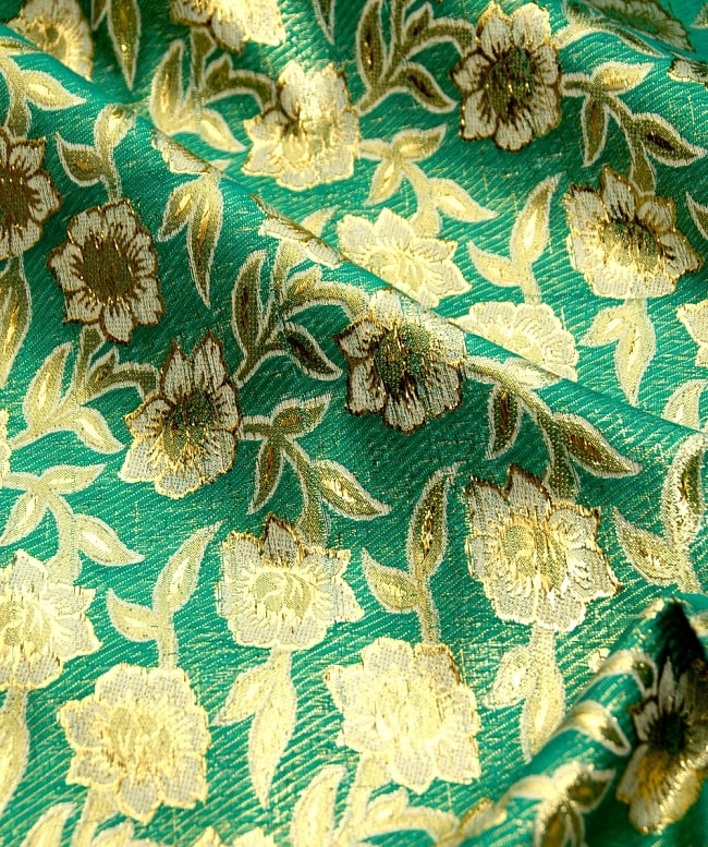 〔1m切り売り〕インドの金糸入り伝統模様布〔113cm〕 - グリーン 2 - 拡大写真です。独特な雰囲気があります。