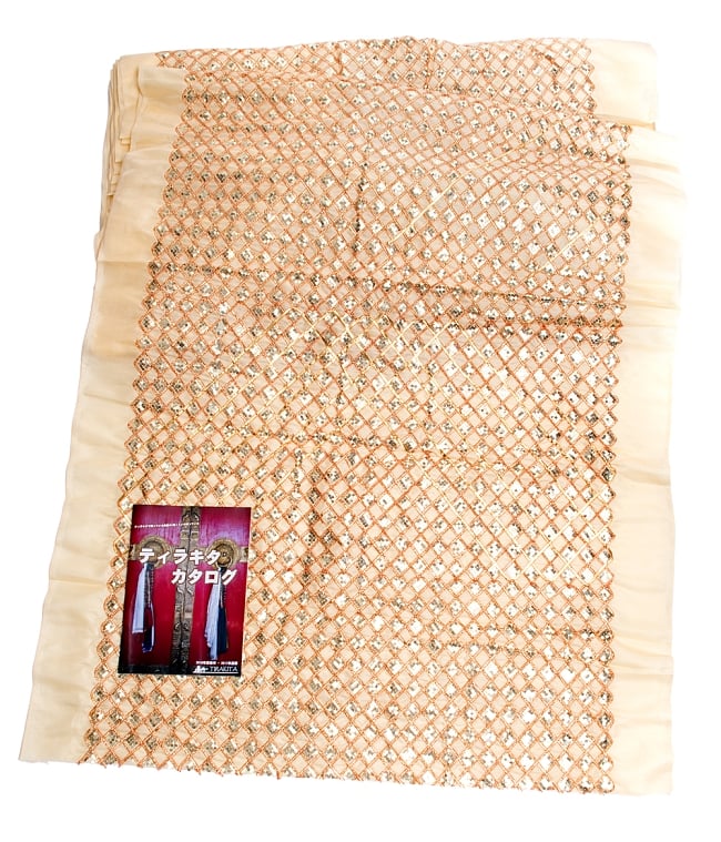 〔50cm切り売り〕インドのスパンコールクロス〔108cm〕 - ベージュ 6 - このような感じの生地になります。手芸からデコレーション用の布などなど、色々な用途にご使用いただけます!
