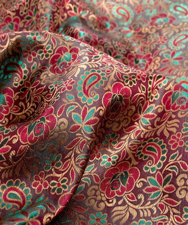 〔1m切り売り〕インドの伝統模様布〔114cm〕 - マルーン 2 - 拡大写真です。独特な雰囲気があります。