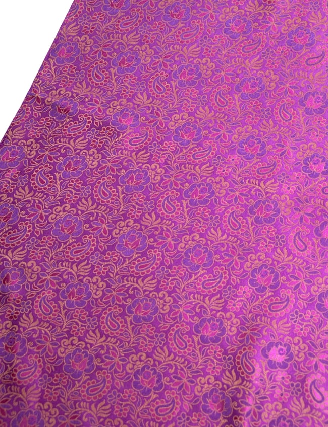 〔1m切り売り〕インドの伝統模様布〔114cm〕 - 赤紫の写真1枚目です。インドからやってきた切り売り布です。切り売り,計り売り布,布 生地,アジア布,手芸,生地,アジアン,ファブリック,テーブルクロス,ソファーカバー