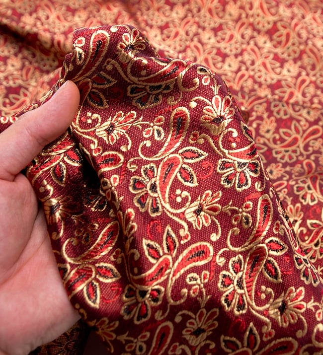 〔1m切り売り〕インドの伝統模様布〔90cm〕 - 赤茶 5 - このような感じの生地になります。手芸からデコレーション用の布などなど、色々な用途にご使用いただけます！