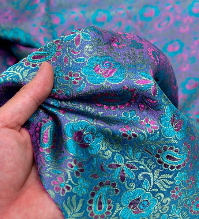〔1m切り売り〕インドの伝統模様布〔114cm〕 - ブルー 5 - このような感じの生地になります。手芸からデコレーション用の布などなど、色々な用途にご使用いただけます！