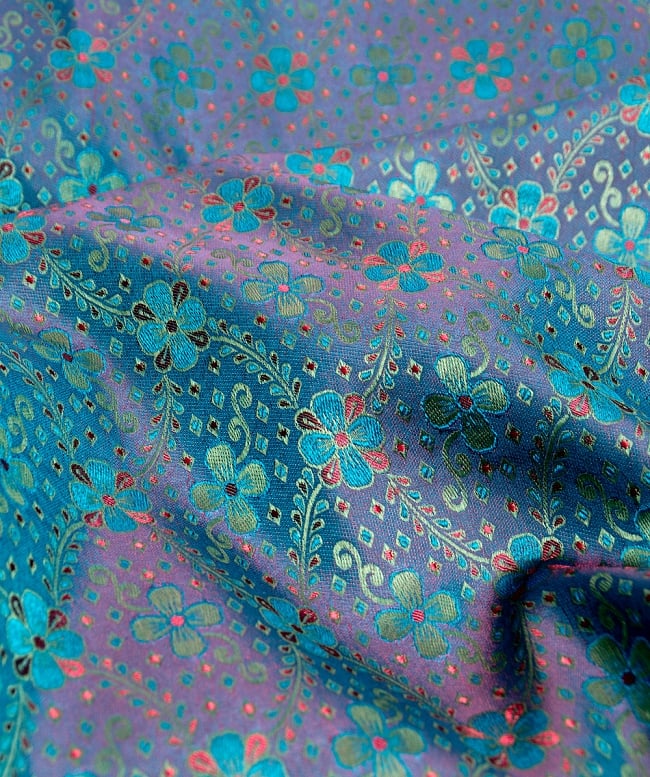〔1m切り売り〕インドの伝統模様布〔113cm〕 - ブルー 2 - 拡大写真です。独特な雰囲気があります。