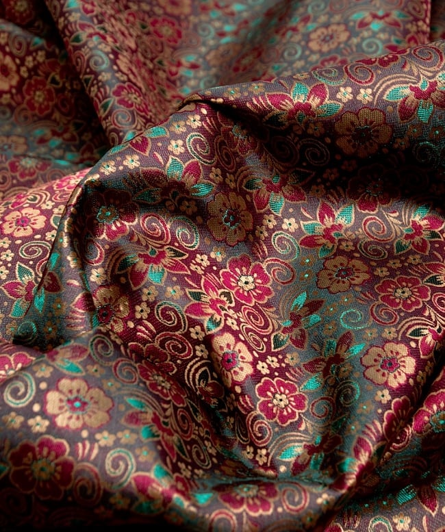 〔1m単位切り売り〕インドの伝統模様布〔114cm〕 - 焦げ茶 2 - 拡大写真です。独特な雰囲気があります。