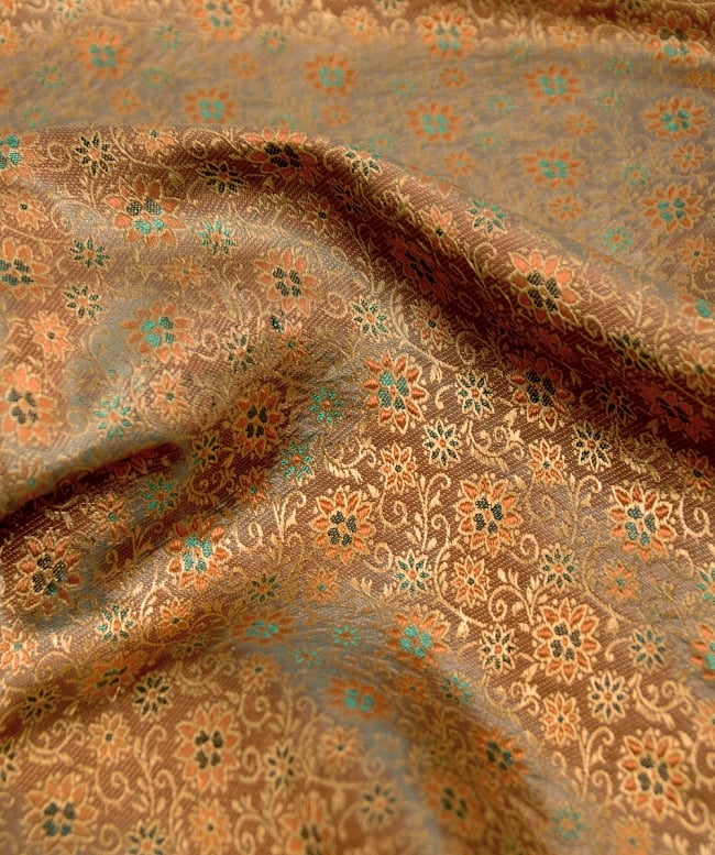 〔1m切り売り〕インドの伝統模様布〔115cm〕 - 茶色 2 - 拡大写真です。独特な雰囲気があります。