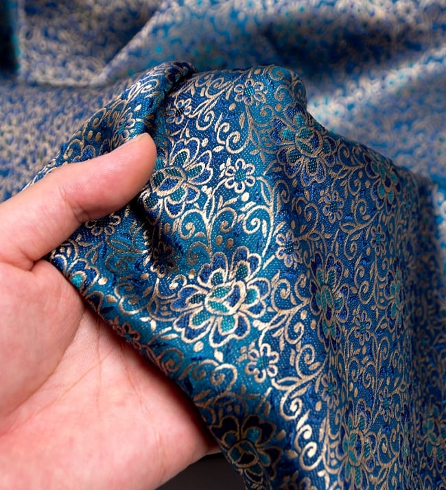 〔1m切り売り〕インドの伝統模様布〔113cm〕 - ブルー 5 - このような感じの生地になります。手芸からデコレーション用の布などなど、色々な用途にご使用いただけます！