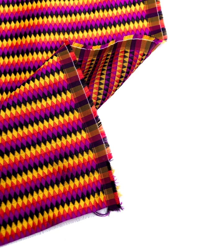 〔1m切り売り〕インドのマルチカラークロス〔109cm〕 - 紫×黒×黄色 4 - フチの写真です