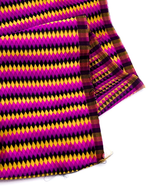 〔1m切り売り〕インドのマルチカラークロス〔109cm〕 - 赤紫×黒×黄色 4 - フチの写真です
