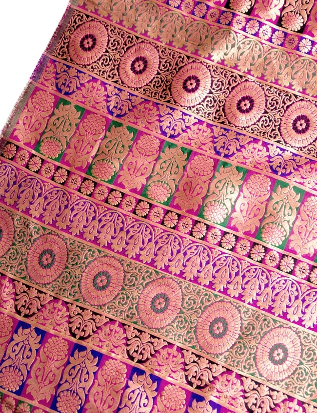 〔1m切り売り〕インドのゴージャス刺繍伝統模様布〔122cm〕 - パープル系の写真1枚目です。インドからやってきた切り売り布です。切り売り,計り売り布,布 生地,アジア布,手芸,生地,アジアン,ファブリック,テーブルクロス,ソファーカバー