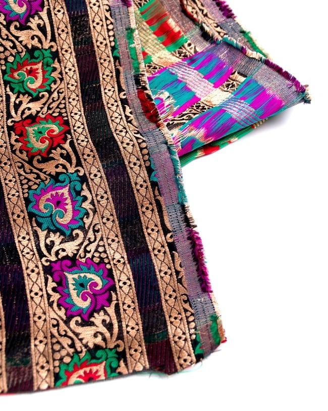 〔1m切り売り〕インドのゴージャス刺繍伝統模様布〔157cm〕 - ゴールド×カラフル系 4 - フチの写真です