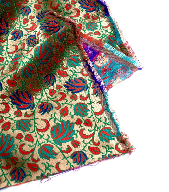 〔1m切り売り〕インドのゴージャス刺繍伝統模様布〔111cm〕 - ゴールド×緑×赤×青系 4 - フチの写真です