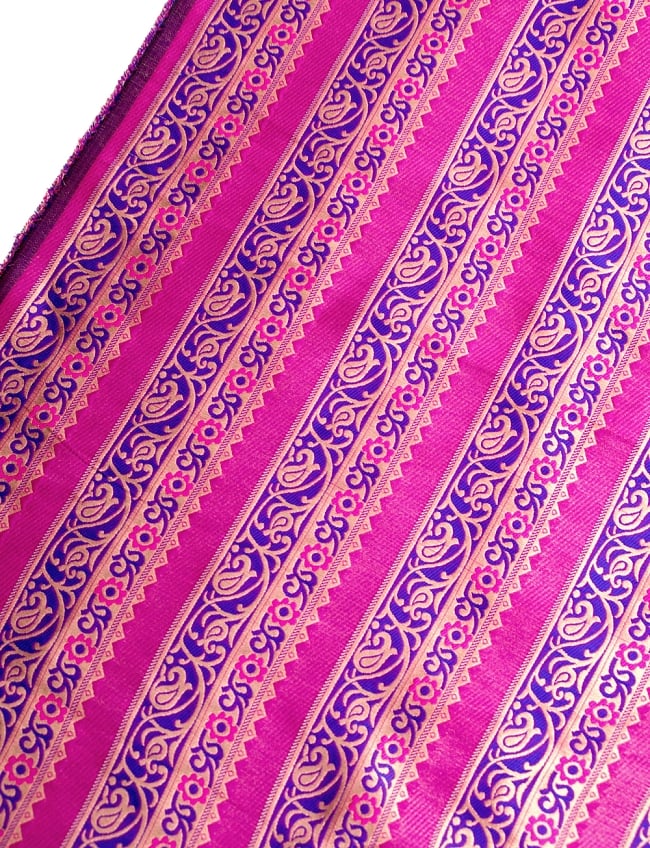 〔1m切り売り〕インドのゴージャス刺繍伝統模様布〔114cm〕 - 紫×ピンク系の写真1枚目です。インドからやってきた切り売り布です。切り売り,計り売り布,布 生地,アジア布,手芸,生地,アジアン,ファブリック,テーブルクロス,ソファーカバー