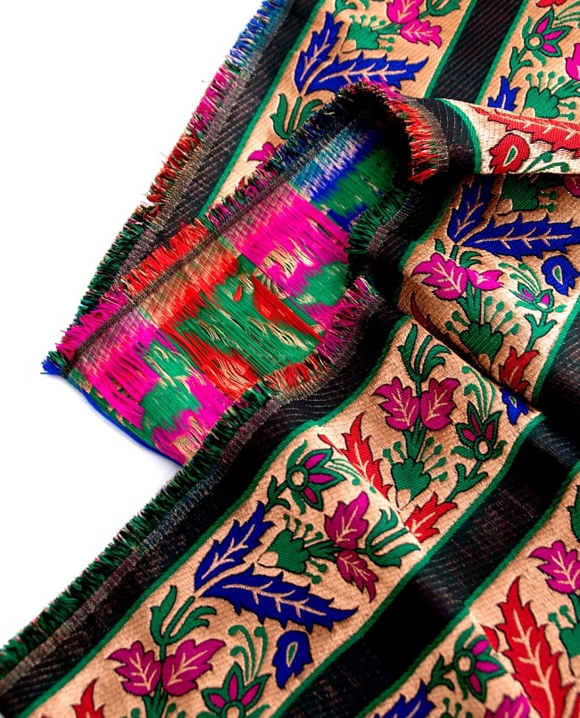 〔1m切り売り〕インドのゴージャス刺繍伝統模様布〔113cm〕 - ゴールド×カラフル系 4 - フチの写真です