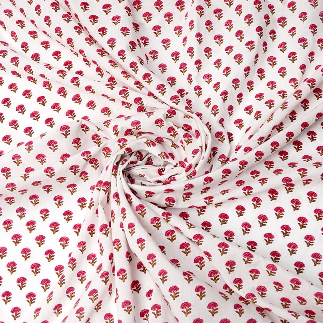 〔1m単位切り売り〕インドの伝統模様 セリグラフィープリント布〔109cm〕 4 - 布をくるりと渦のようにしてみたところです。