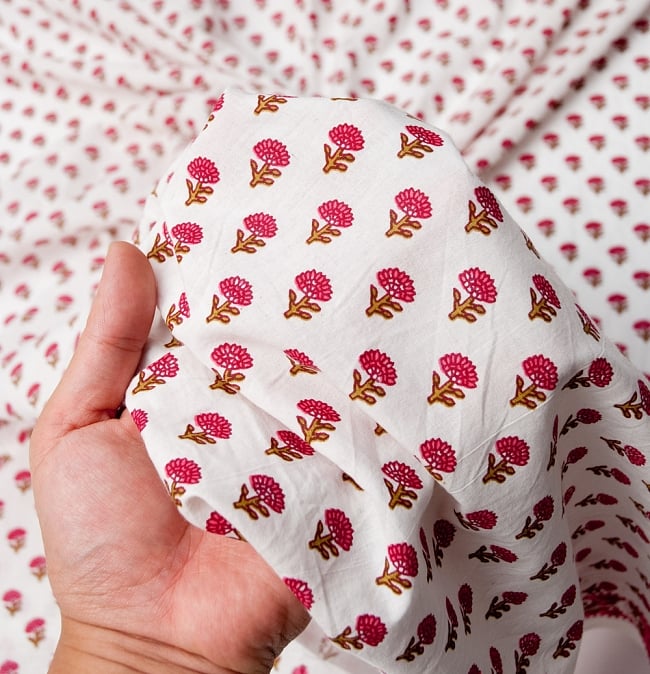 〔1m単位切り売り〕インドの伝統模様 セリグラフィープリント布〔109cm〕 6 - この質感、さすがインドの布といった感じです