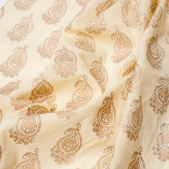 〔1m切り売り〕インドの伝統模様 セリグラフィープリント布〔109cm〕 3 - 拡大写真です。独特な雰囲気があります。
