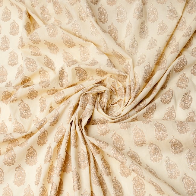 〔1m単位切り売り〕インドの伝統模様 セリグラフィープリント布〔109cm〕 4 - 布をくるりと渦のようにしてみたところです。