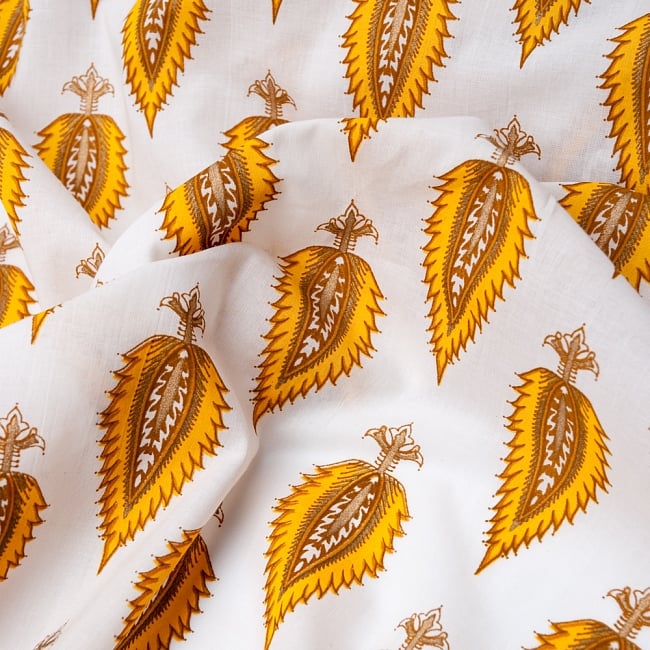 〔1m切り売り〕インドの伝統模様 セリグラフィープリント布〔110cm〕 3 - 拡大写真です。独特な雰囲気があります。