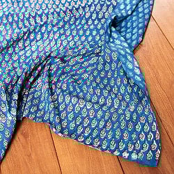 〔90cm切り売り〕インディゴブルーの伝統泥染め布 - ボタニカル柄〔幅約109cm〕 - サブ5