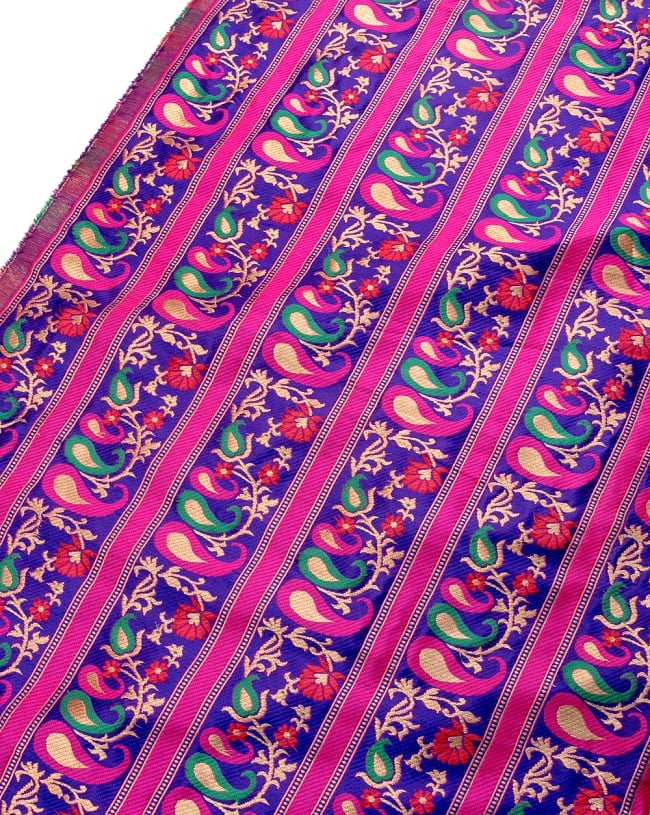 〔1m切り売り〕インドのゴージャス刺繍伝統模様布〔113cm〕 - パープル系の写真1枚目です。インドからやってきた切り売り布です。切り売り,計り売り布,布 生地,アジア布,手芸,生地,アジアン,ファブリック,テーブルクロス,ソファーカバー