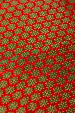 〔1m単位切り売り〕インドの伝統模様布 赤地に花模様〔幅約115cm〕 - サブ3