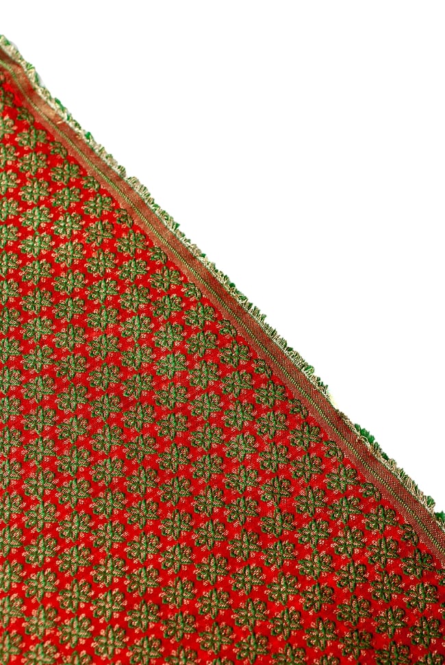 〔1m単位切り売り〕インドの伝統模様布 赤地に花模様〔幅約115cm〕 4 - 端の部分の処理になります。