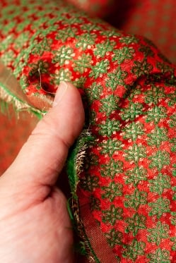 〔1m単位切り売り〕インドの伝統模様布 赤地に花模様〔幅約115cm〕 - サブ5