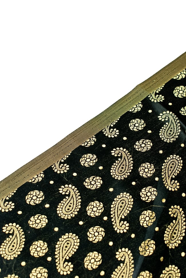 〔1m切り売り〕インドの伝統模様布 黒地にペイズリー〔幅約115cm〕 4 - 端の部分の処理になります。