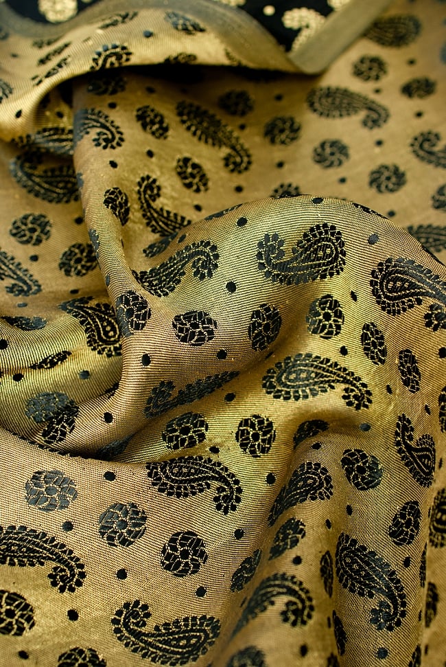 〔1m切り売り〕インドの伝統模様布 黒地にペイズリー〔幅約115cm〕 6 - 裏地はこのようになっています。