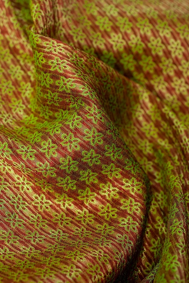 〔1m切り売り〕インドの伝統模様布 緑地に花模様〔幅約117cm〕 6 - 裏地はこのようになっています。