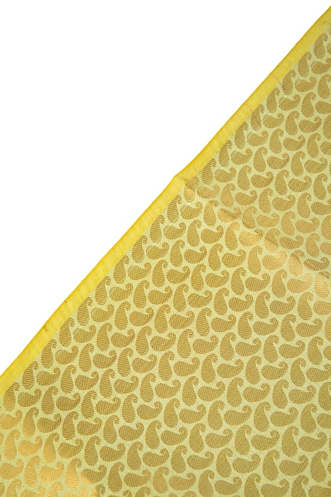 〔1m切り売り〕インドの伝統模様布 薄黄色にペイズリー〔幅約111cm〕 4 - 端の部分の処理になります。