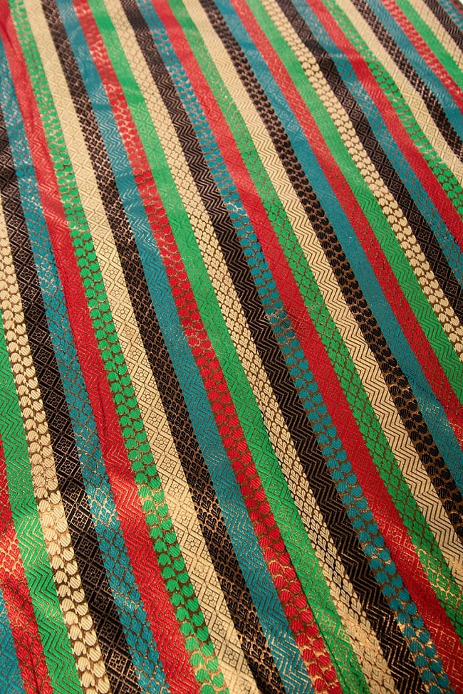 〔1m切り売り〕インドの伝統模様布 ストライプ伝統模様〔幅約112cm〕 2 - 柄の広がりを見てみました。