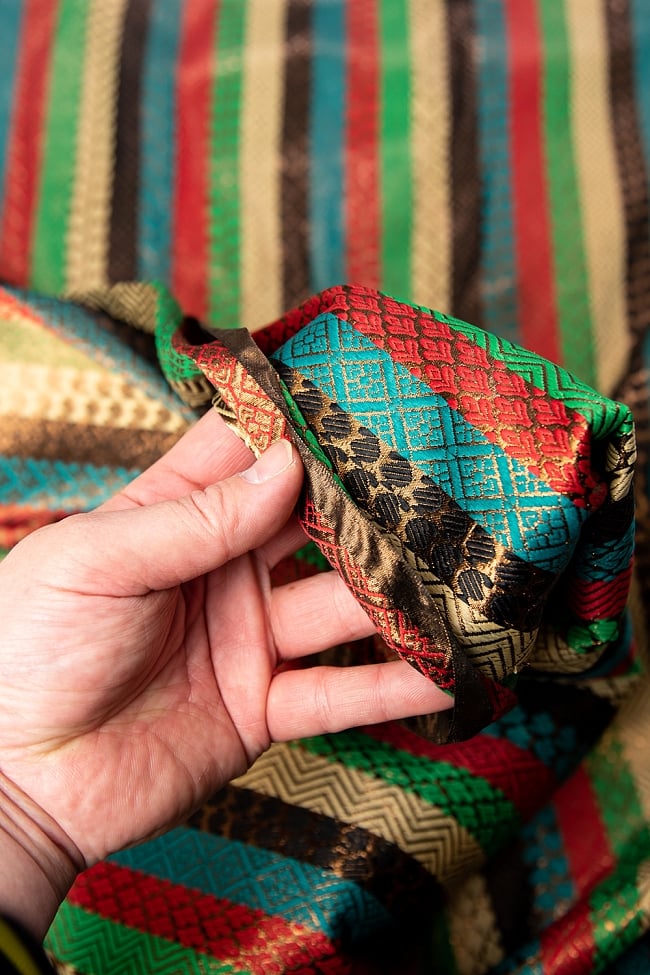 〔1m切り売り〕インドの伝統模様布 ストライプ伝統模様〔幅約112cm〕 5 - 薄手の布地です。