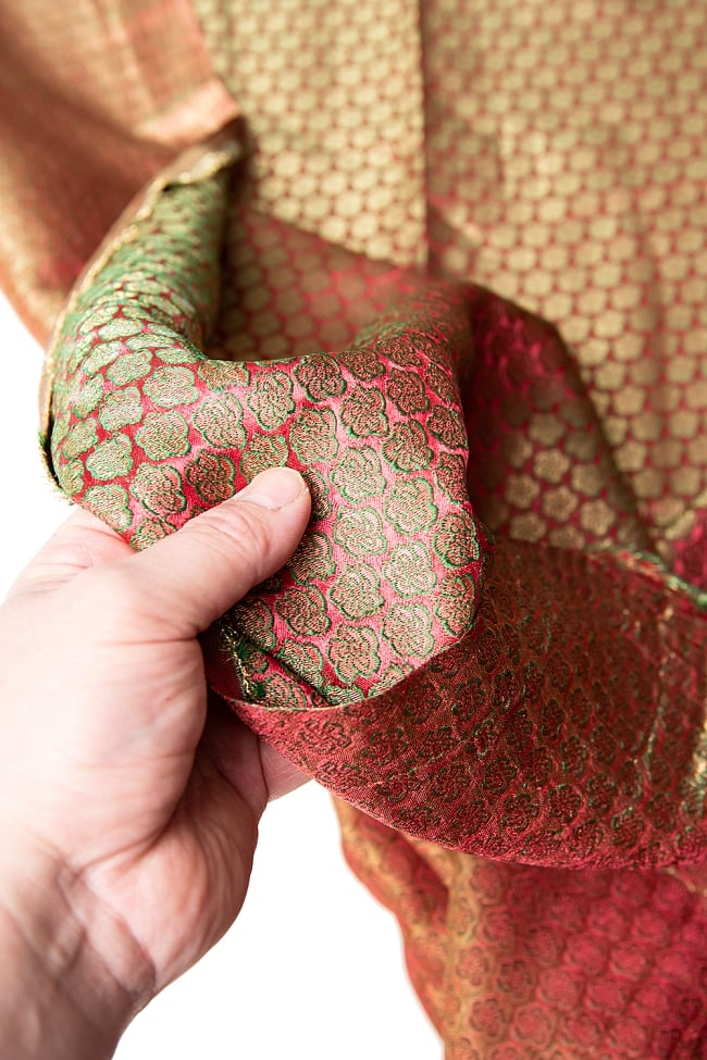 〔1m切り売り〕インドの伝統模様布 ピンク＆グリーンフラワー〔幅約110cm〕 5 - 薄手の布地です。