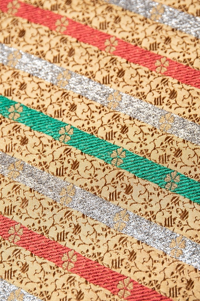 〔1m切り売り〕インドの伝統模様布 トリコロールインディア〔幅約117cm〕 3 - 接写での撮影になります。