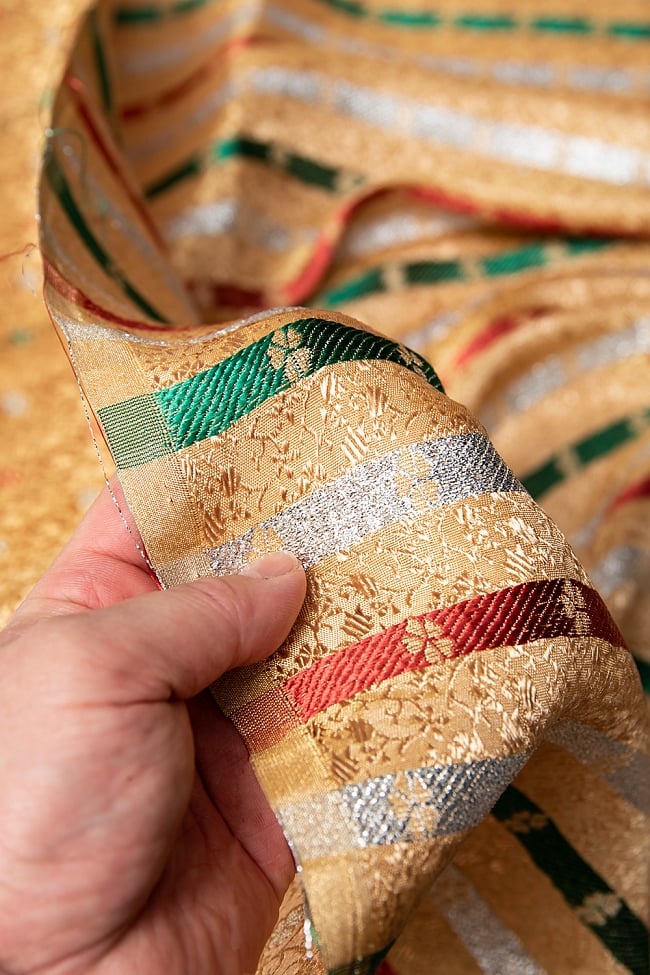 〔1m切り売り〕インドの伝統模様布 トリコロールインディア〔幅約117cm〕 5 - 薄手の布地です。