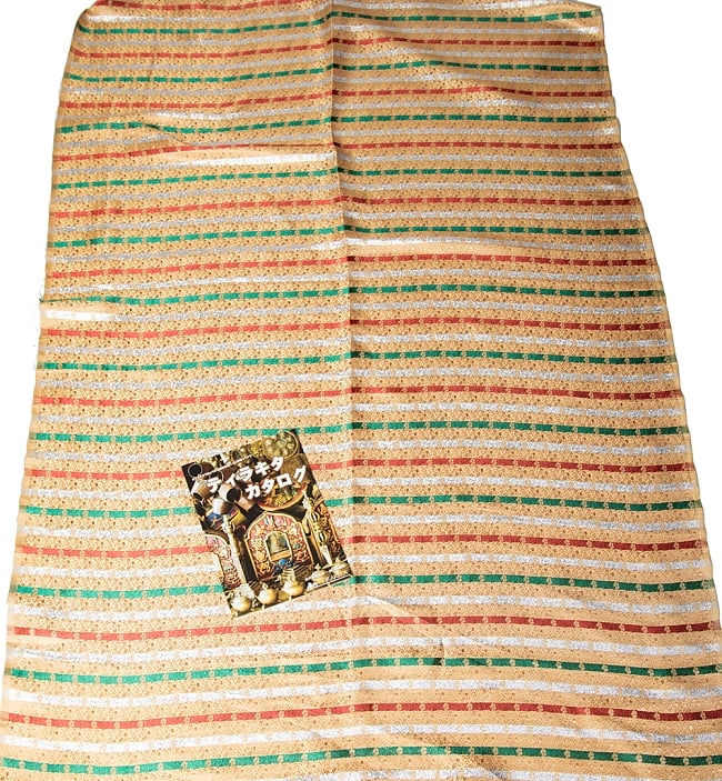 〔1m切り売り〕インドの伝統模様布 トリコロールインディア〔幅約117cm〕 7 - A４冊子と比較撮影しました。これくらいのサイズ感になります。
