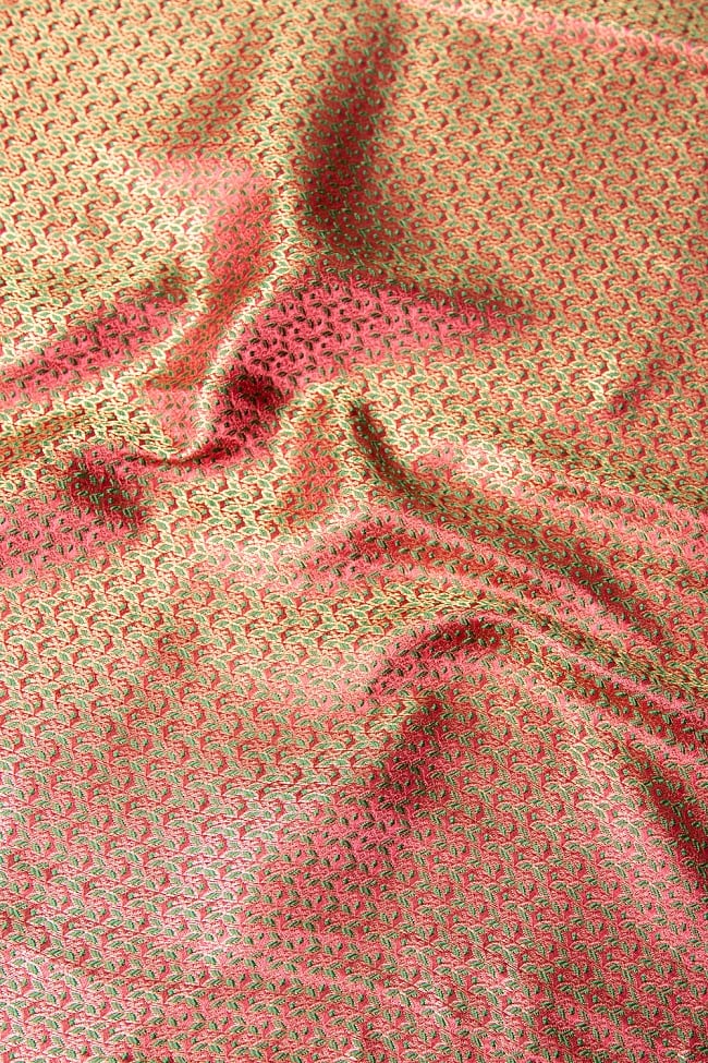〔1m切り売り〕インドの伝統模様布 ピンク＆唐草〔幅約114cm〕 2 - 柄の広がりを見てみました。